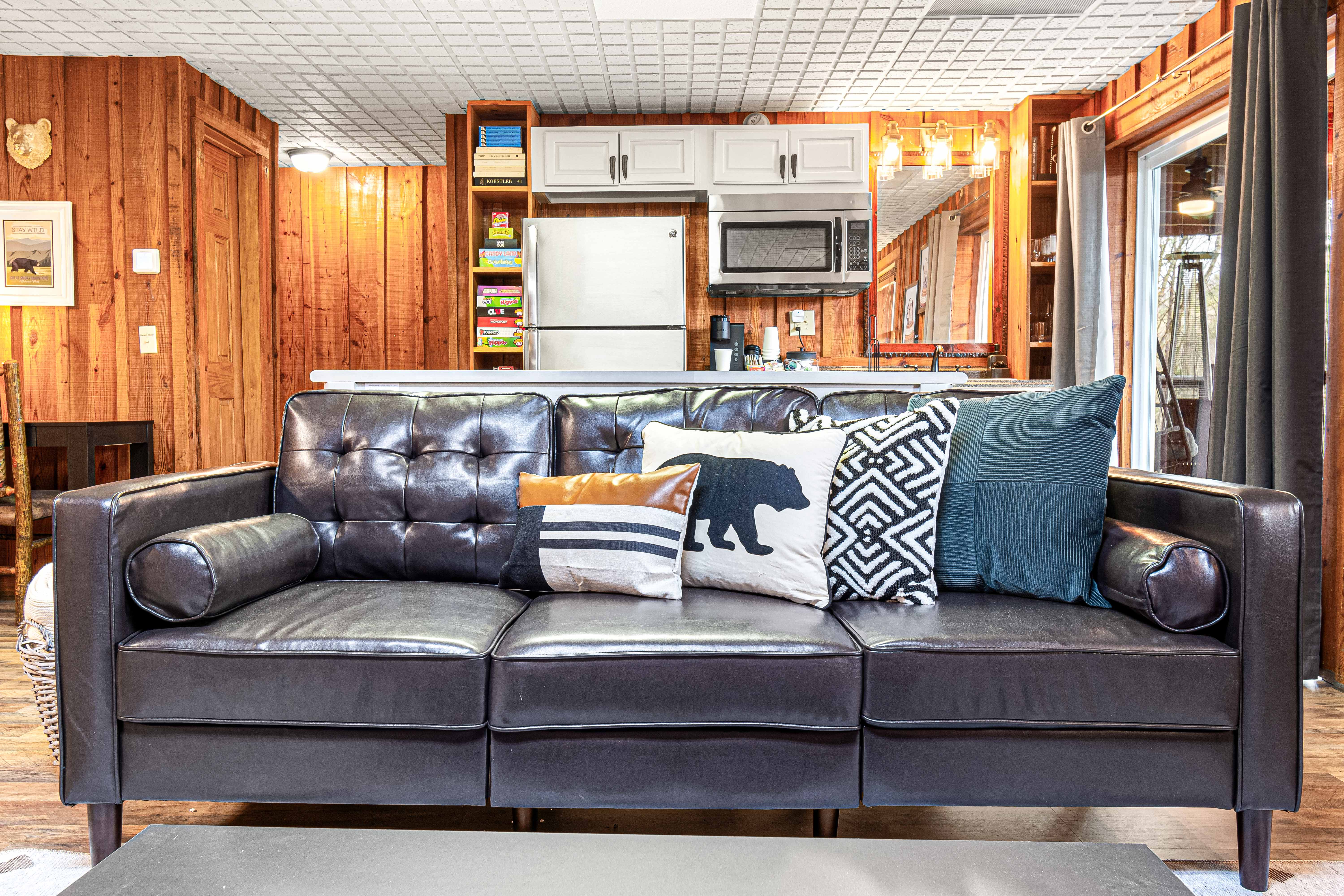 Gatlinburg, Tennessee, 37738, United States, 3 Bedrooms Bedrooms, ,4 BathroomsBathrooms,Residential,For Sale,1977450