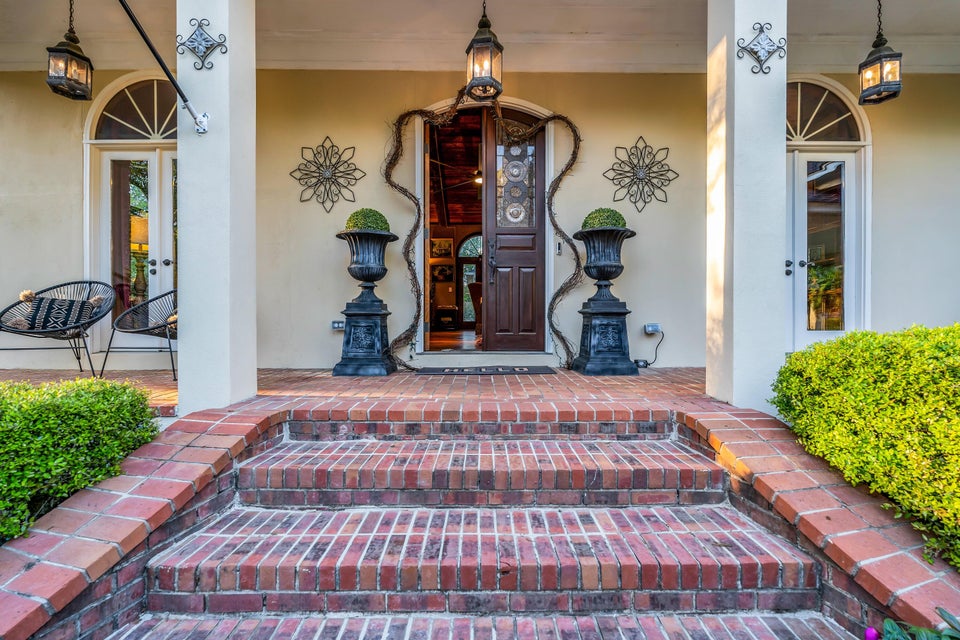 Columbus, Mississippi, 39705, United States, 4 Bedrooms Bedrooms, ,4 BathroomsBathrooms,Residential,For Sale,1976327