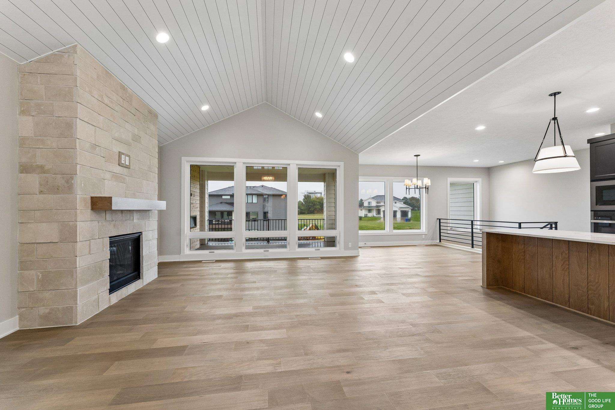 212th St, Elkhorn, NE 68022