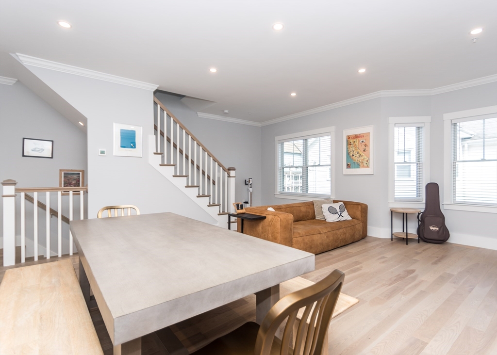 Waltham, Massachusetts, 02453, United States, 3 Bedrooms Bedrooms, ,4 BathroomsBathrooms,Residential,For Sale,1786216