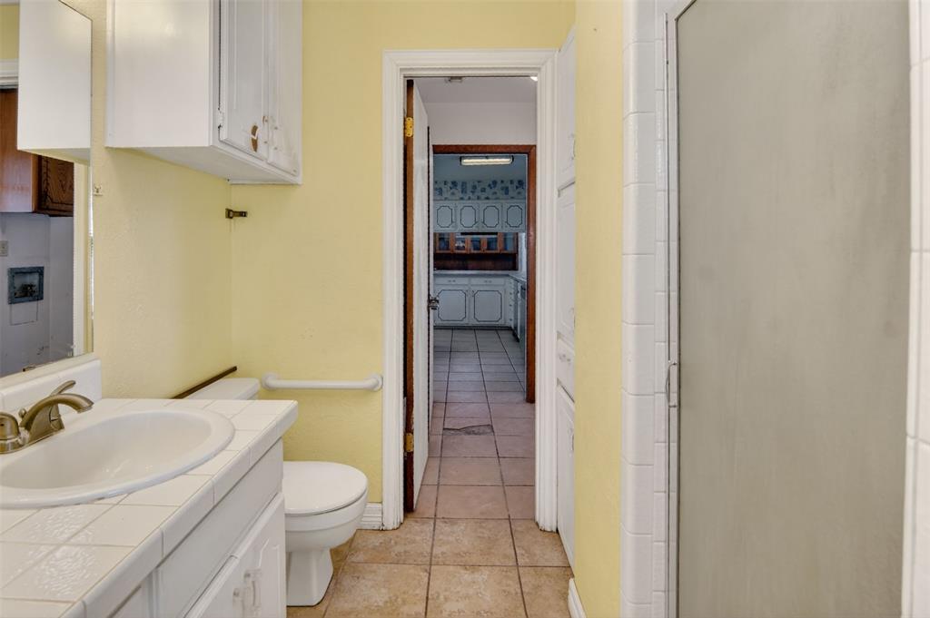 Weatherford, Texas, 76087, United States, 3 Bedrooms Bedrooms, ,2 BathroomsBathrooms,Residential,For Sale,2005416