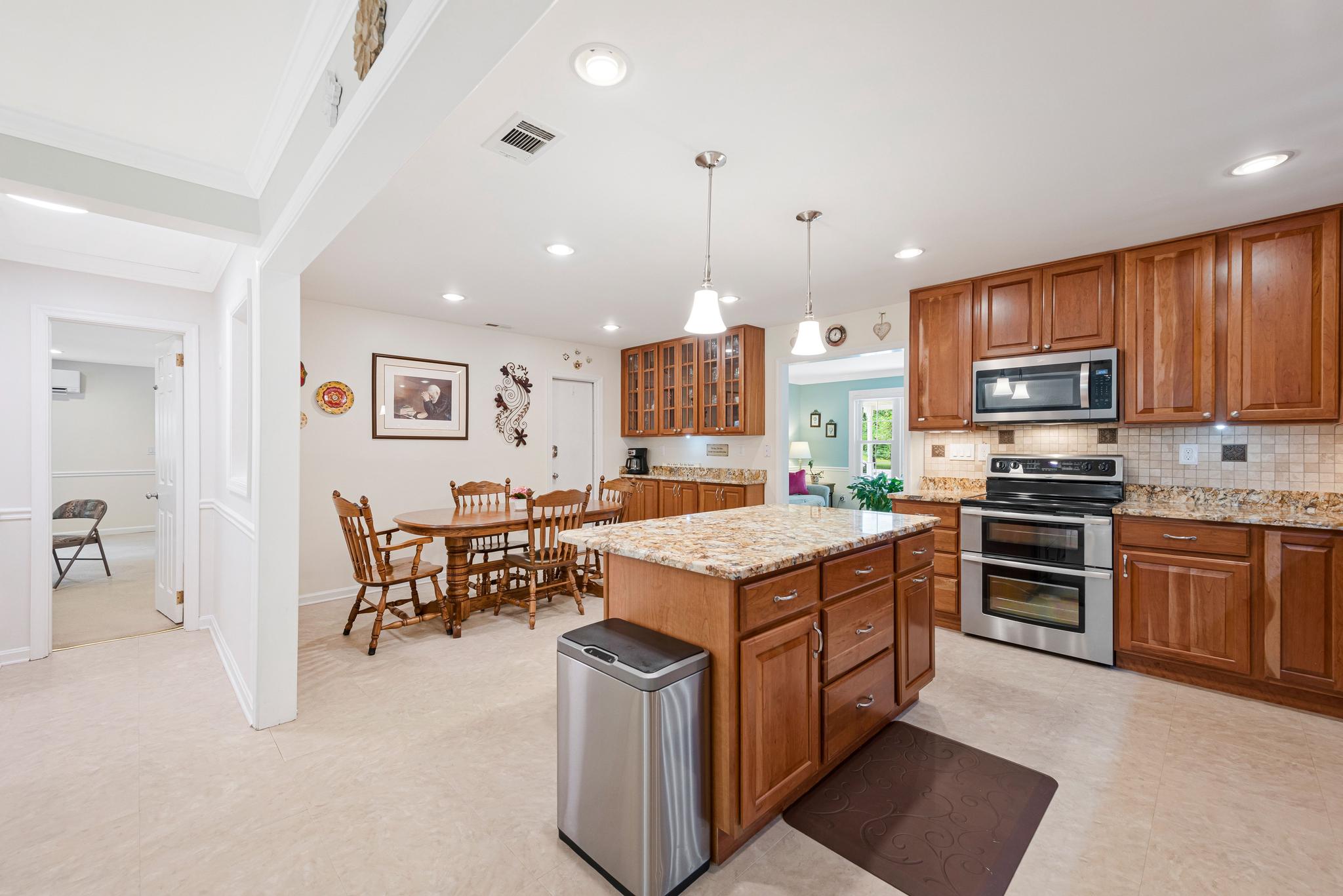 Bowie, Maryland, 20716, United States, 4 Bedrooms Bedrooms, ,2 BathroomsBathrooms,Residential,For Sale,2048193