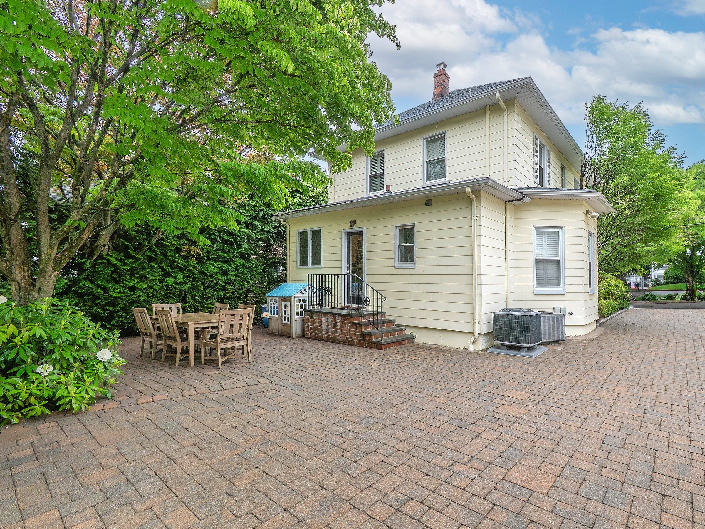  28 Monroe Street, Port Washington, NY, 11050 - 物件實景