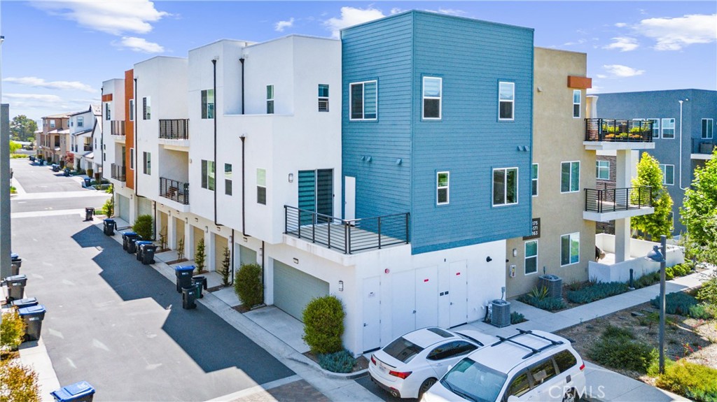 Irvine, California, 92618, United States, 2 Bedrooms Bedrooms, ,2 BathroomsBathrooms,Residential,For Sale,1988212