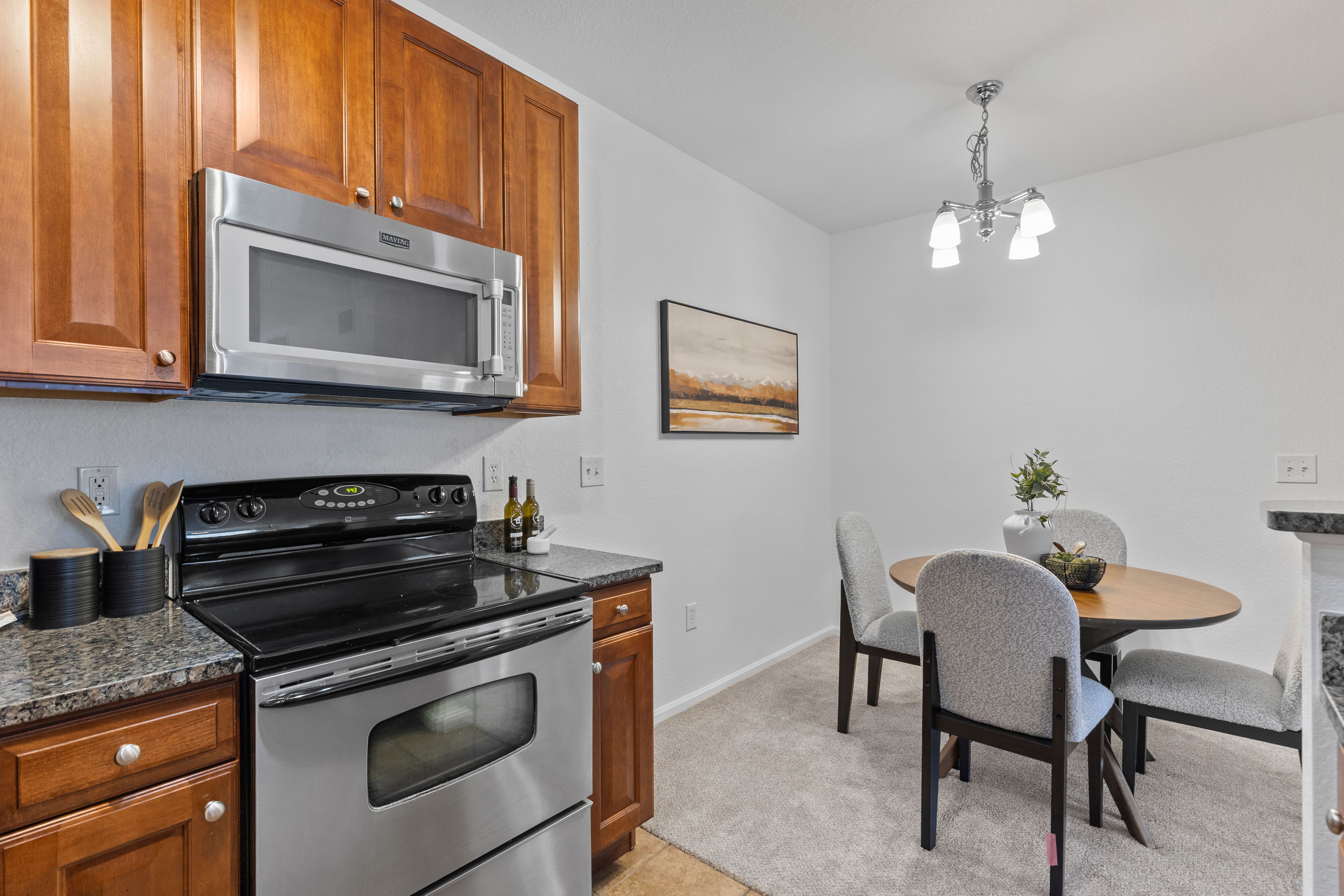  Thoughtfully updated, move-in ready in the highly sought after Prairie Walk - 物件實景