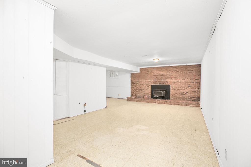 Springfield, Virginia, 22153, United States, 4 Bedrooms Bedrooms, ,4 BathroomsBathrooms,Residential,For Sale,1992836