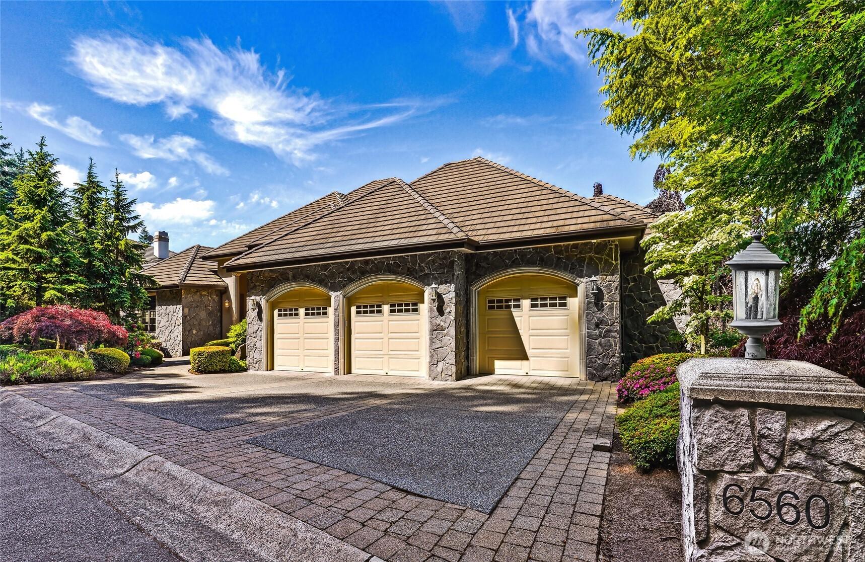 BELLEVUE, Washington, 98006, United States, 4 Bedrooms Bedrooms, ,6 BathroomsBathrooms,Residential,For Sale,1876137