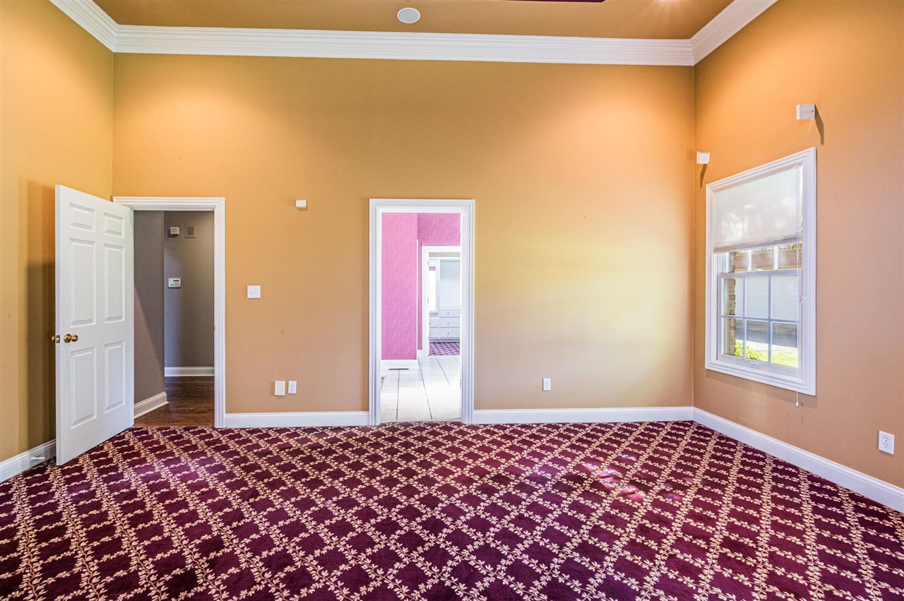 Bowling Green, Kentucky, 42103, United States, 4 Bedrooms Bedrooms, ,4 BathroomsBathrooms,Residential,For Sale,1868382