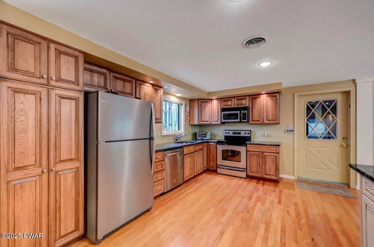 Lords Valley, Pennsylvania, 18428, United States, 5 Bedrooms Bedrooms, ,3 BathroomsBathrooms,Residential,For Sale,1977416