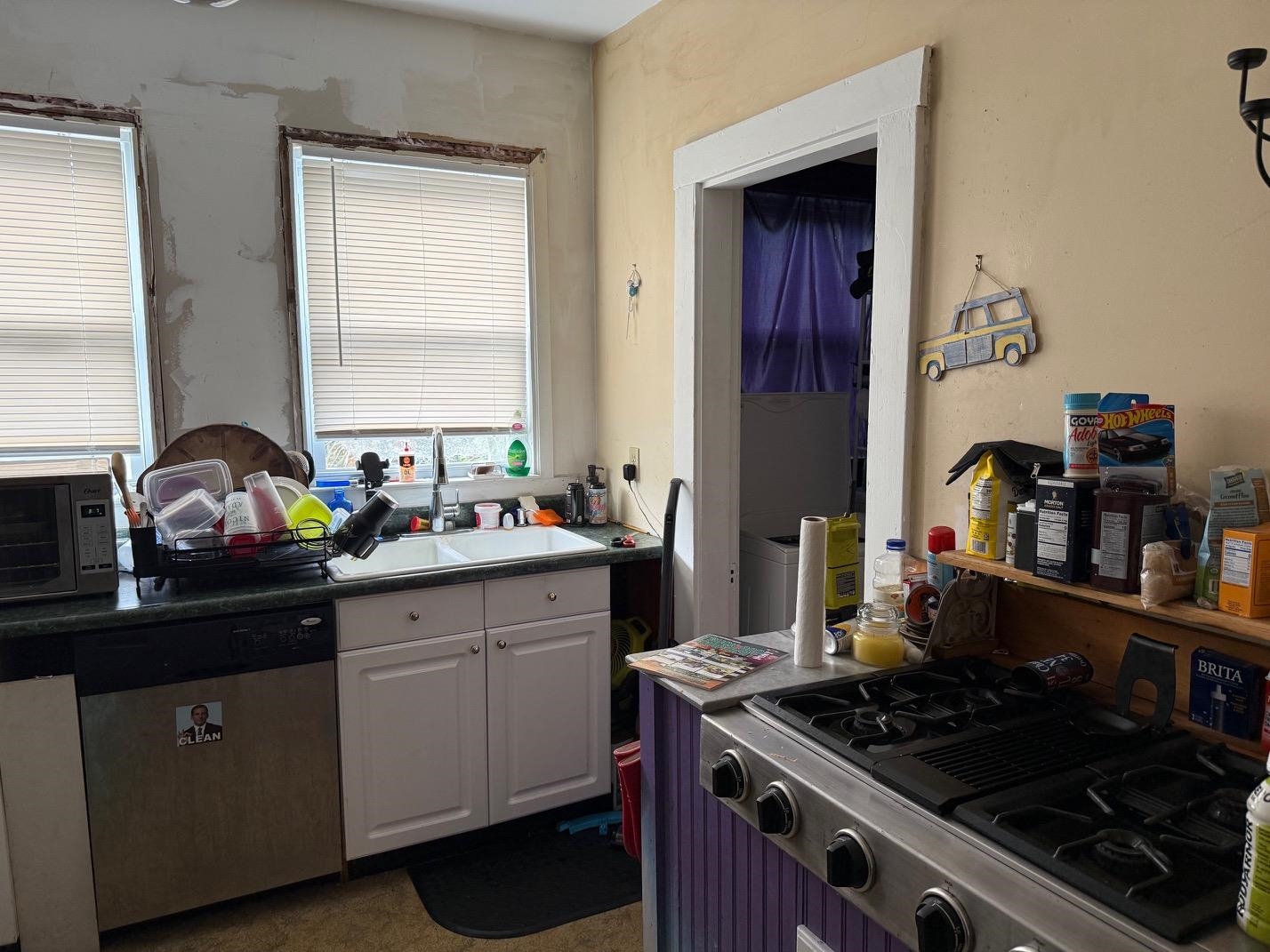 Manchester, New Hampshire, 03104, United States, ,Residential,For Sale,1955454