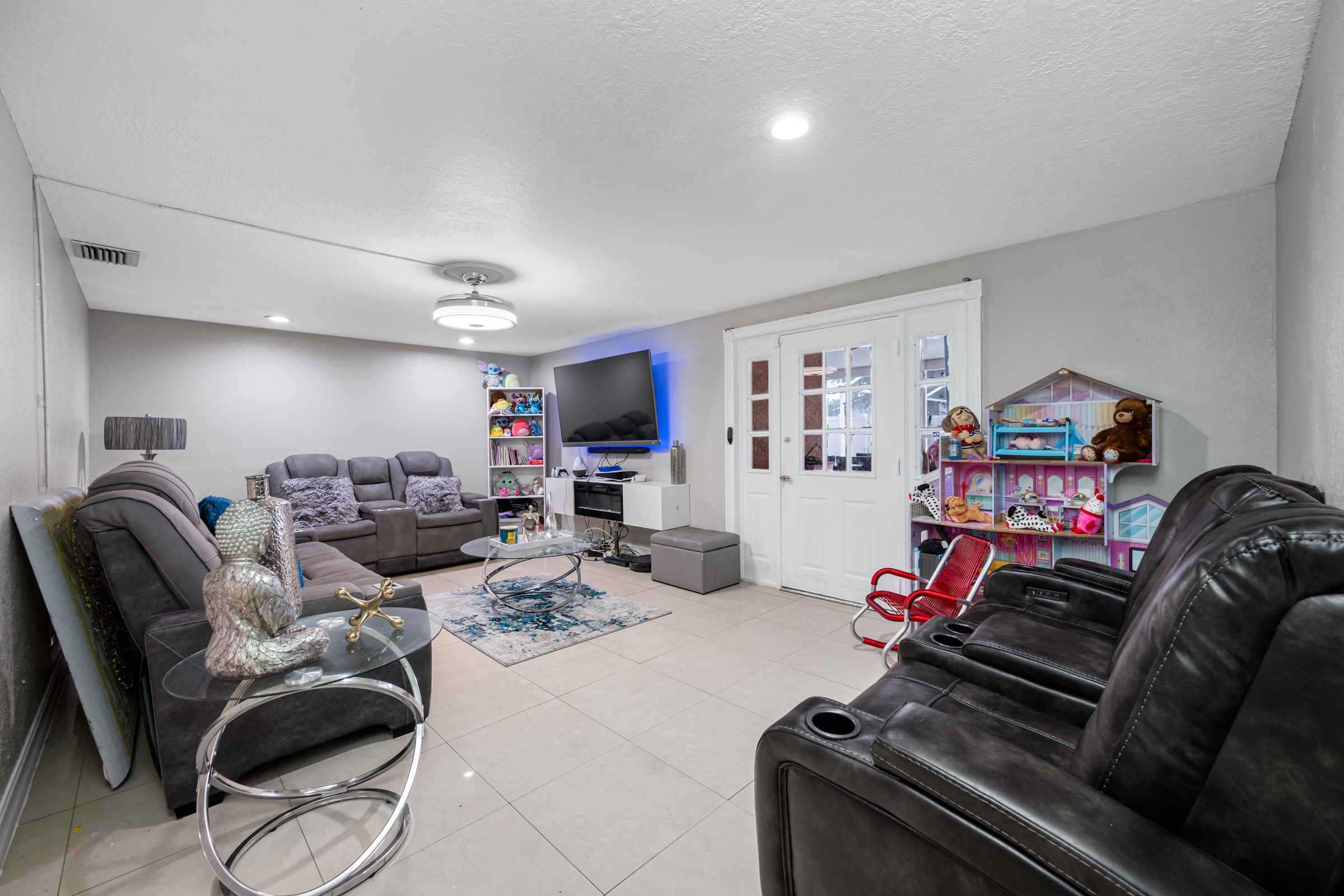 Tampa, Florida, 33615, United States, 4 Bedrooms Bedrooms, ,3 BathroomsBathrooms,Residential,For Sale,1900602