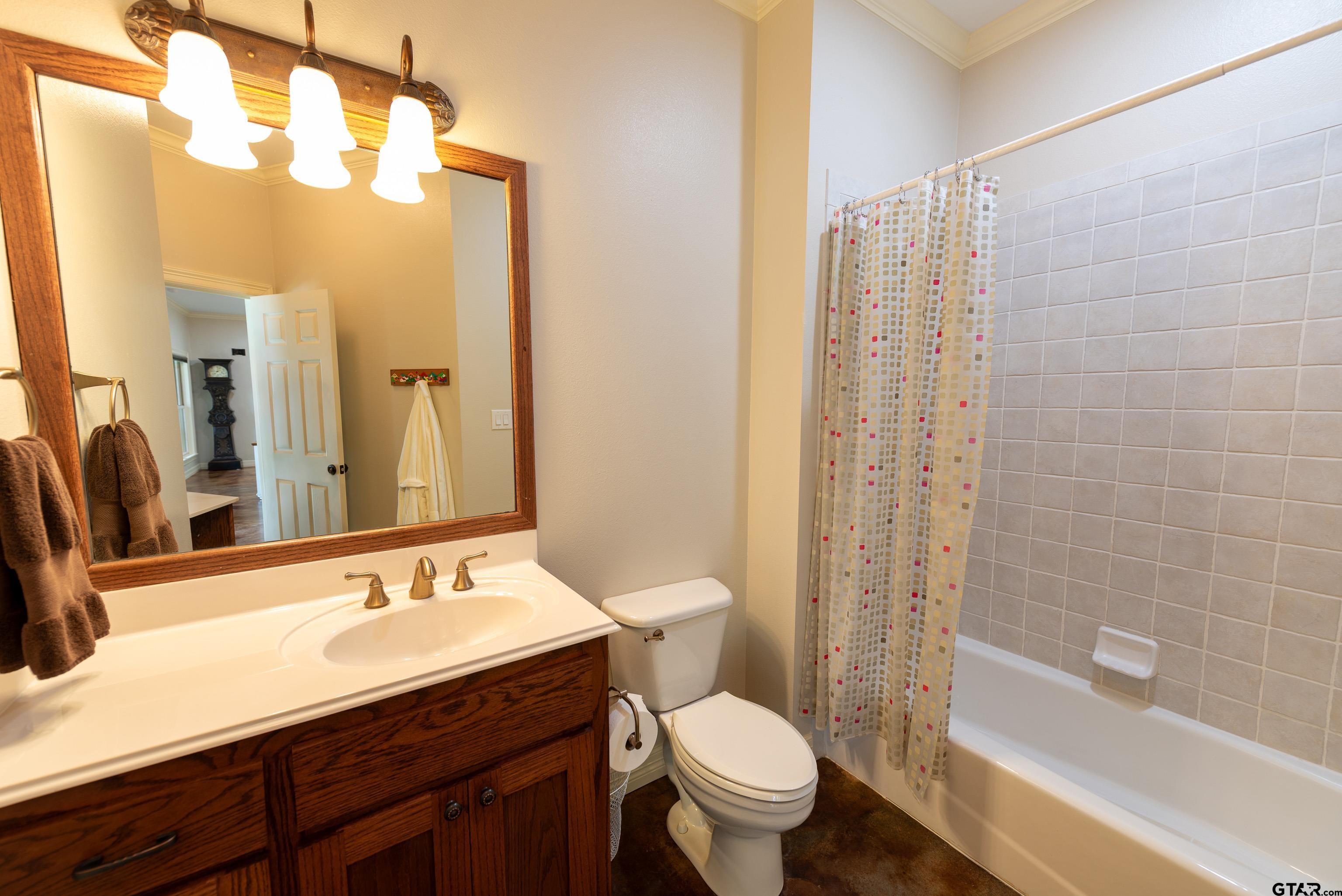 Pittsburg, Texas, 75686, United States, 4 Bedrooms Bedrooms, ,3 BathroomsBathrooms,Residential,For Sale,1895197