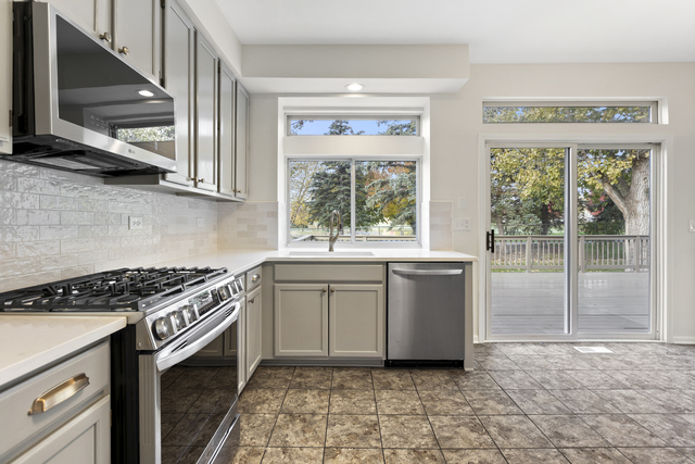 Lake in the Hills, Illinois, 60156, United States, 4 Bedrooms Bedrooms, ,3 BathroomsBathrooms,Residential,For Sale,1987015