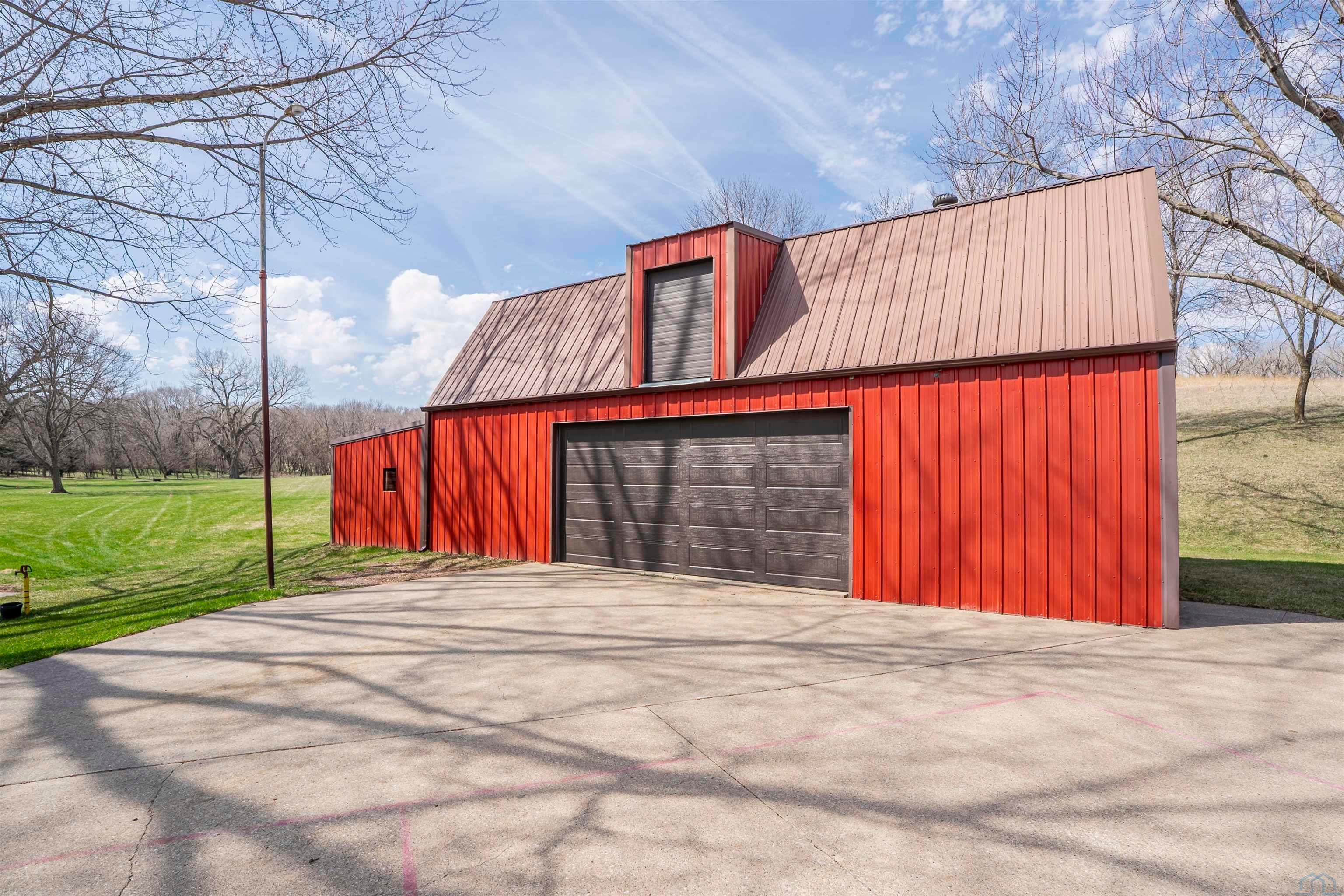 Sioux City, Iowa, 51108, United States, 3 Bedrooms Bedrooms, ,4 BathroomsBathrooms,Residential,For Sale,2035847