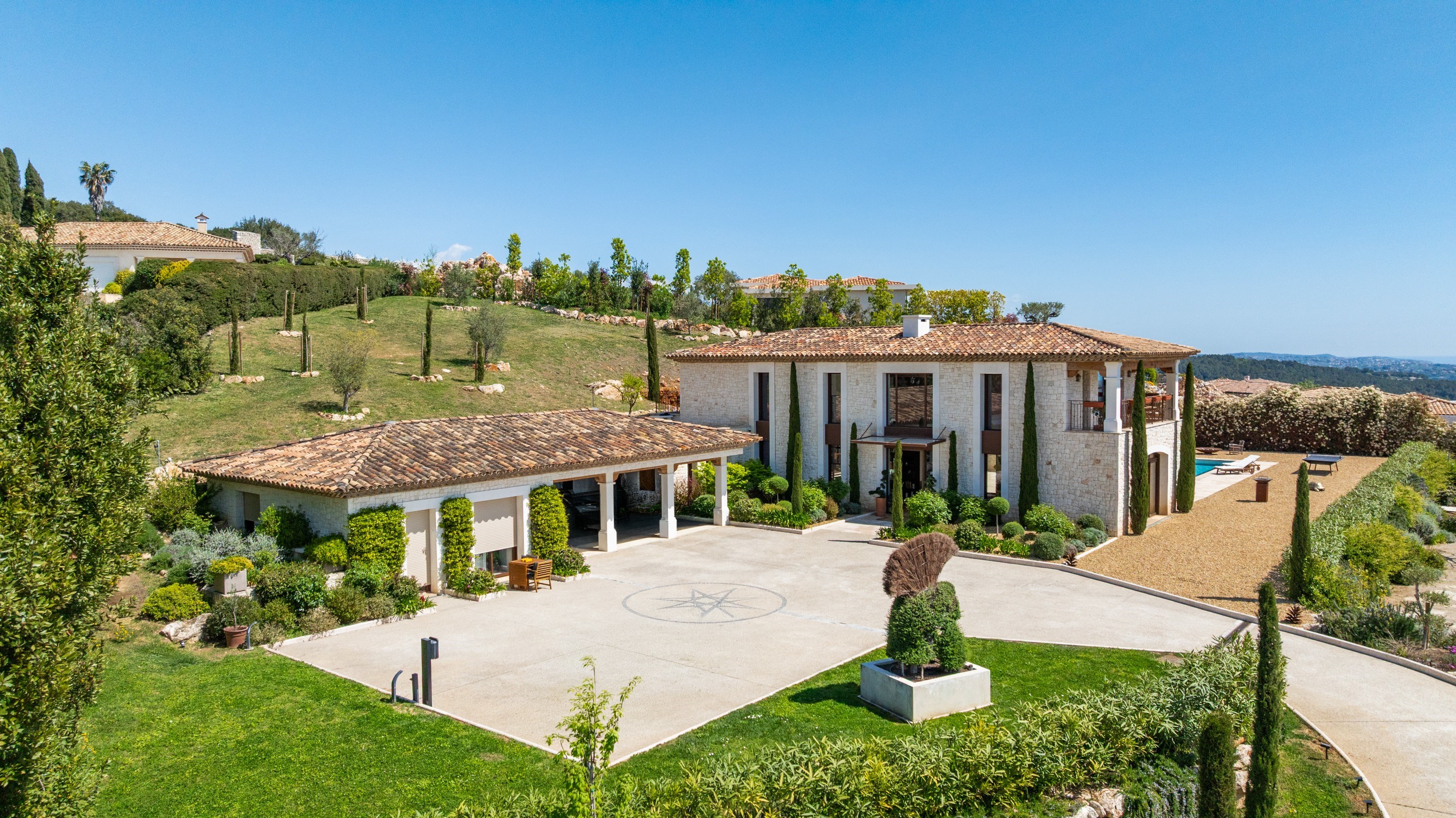  Roquefort-les-Pins villa with pool, 4 bedrooms and open views near Nice airport… - 物件實景
