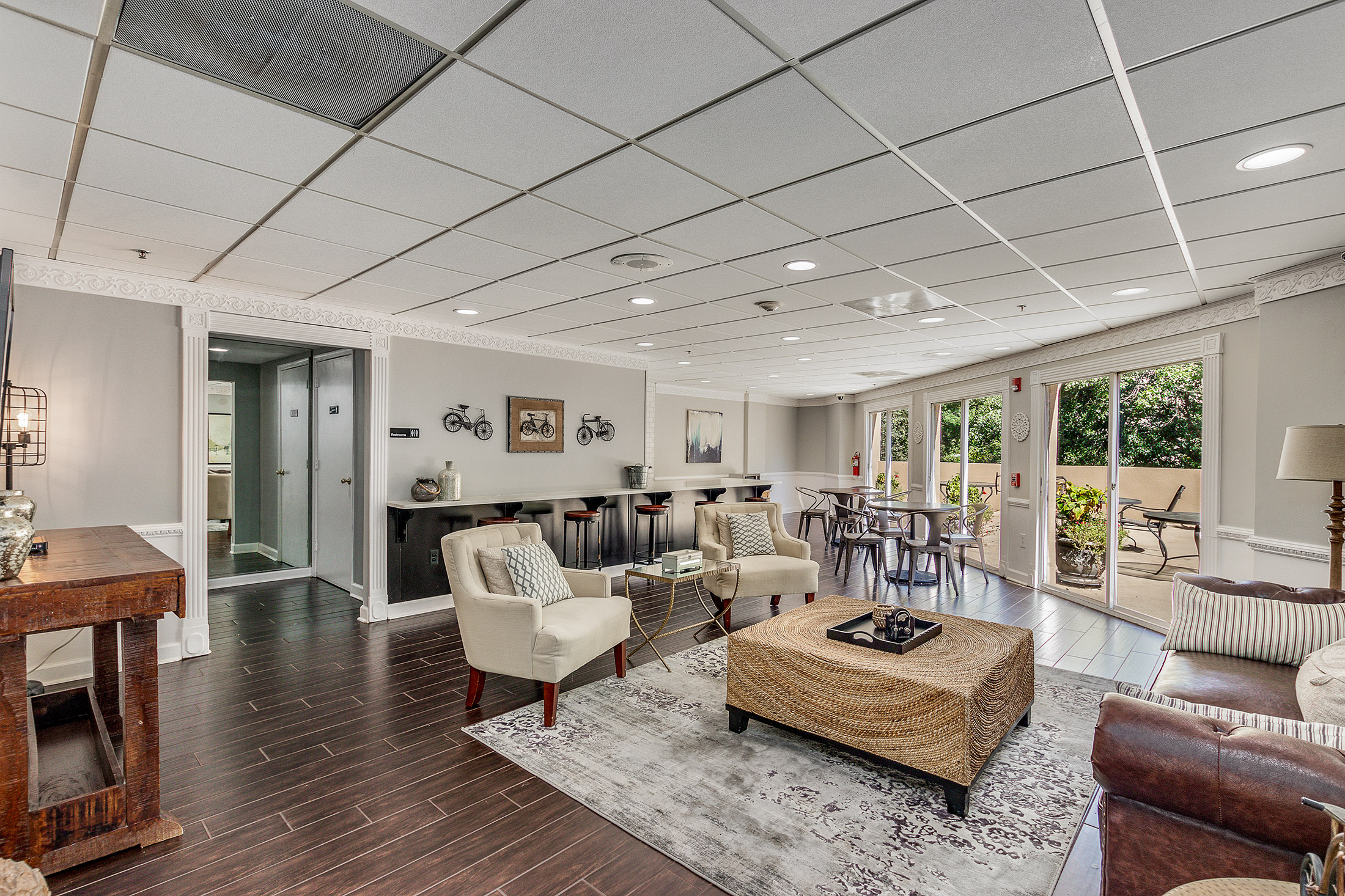  Stunning Designer-renovated Condo Minutes from Atlanta