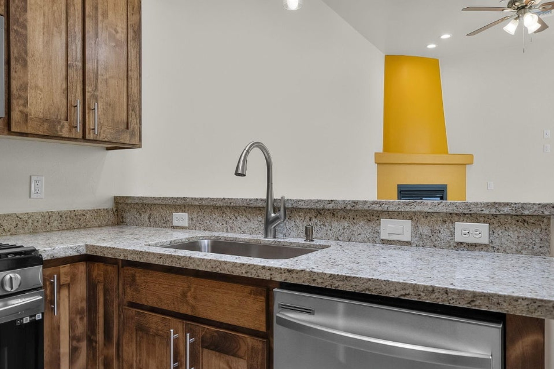  1606 Golden Gate Way, Nogales, AZ 85628 - 物件實景
