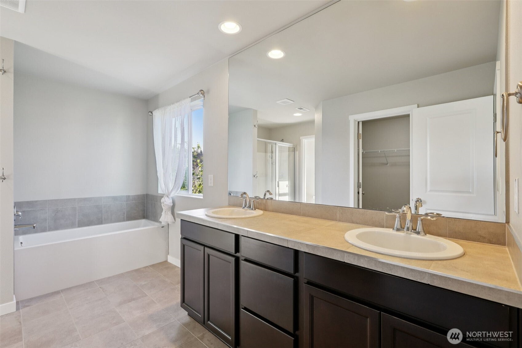 Marysville, Washington, 98271, United States, 3 Bedrooms Bedrooms, ,3 BathroomsBathrooms,Residential,For Sale,1894343