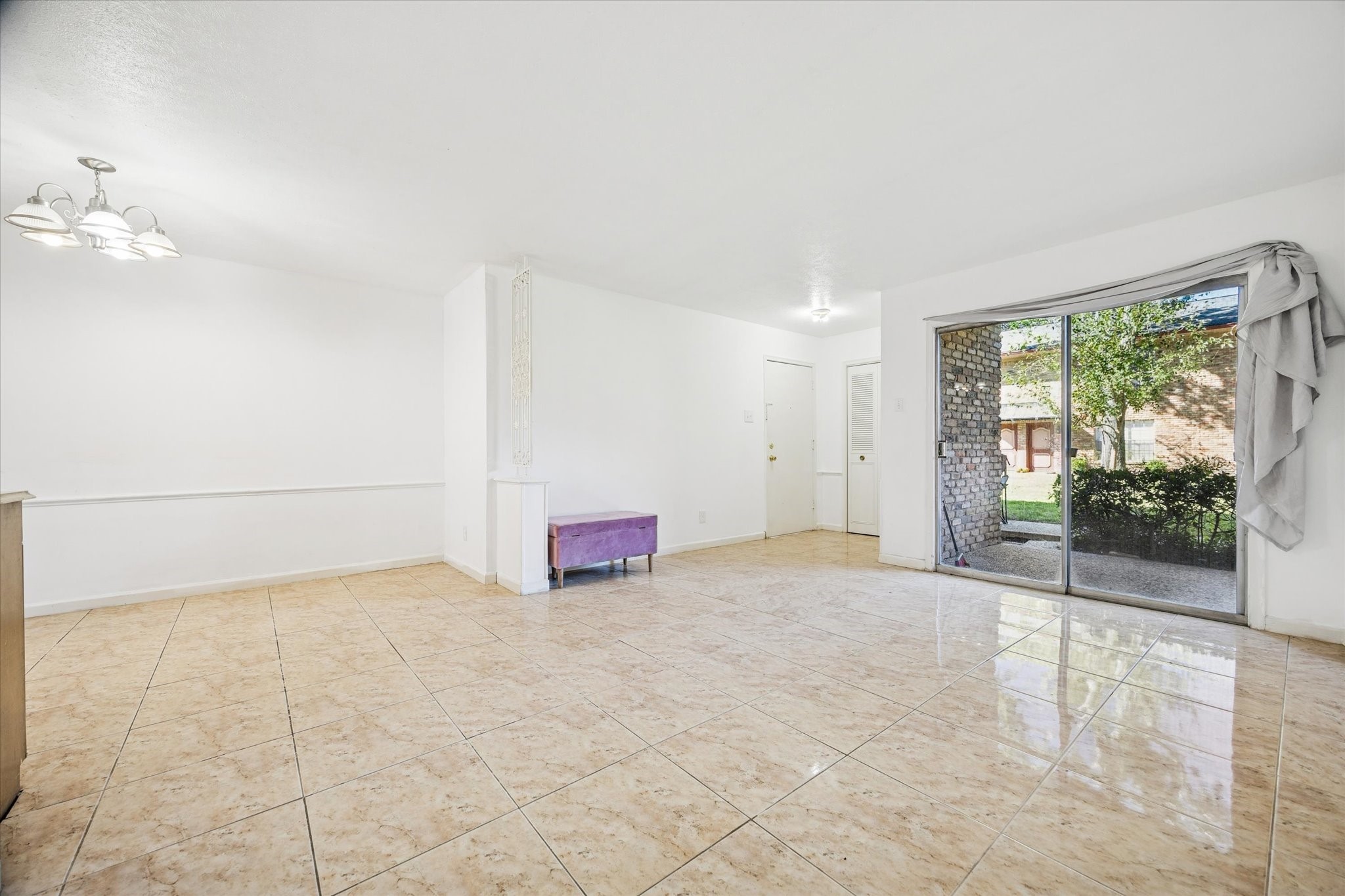  7600 Burgoyne Road #143 - 物件實景