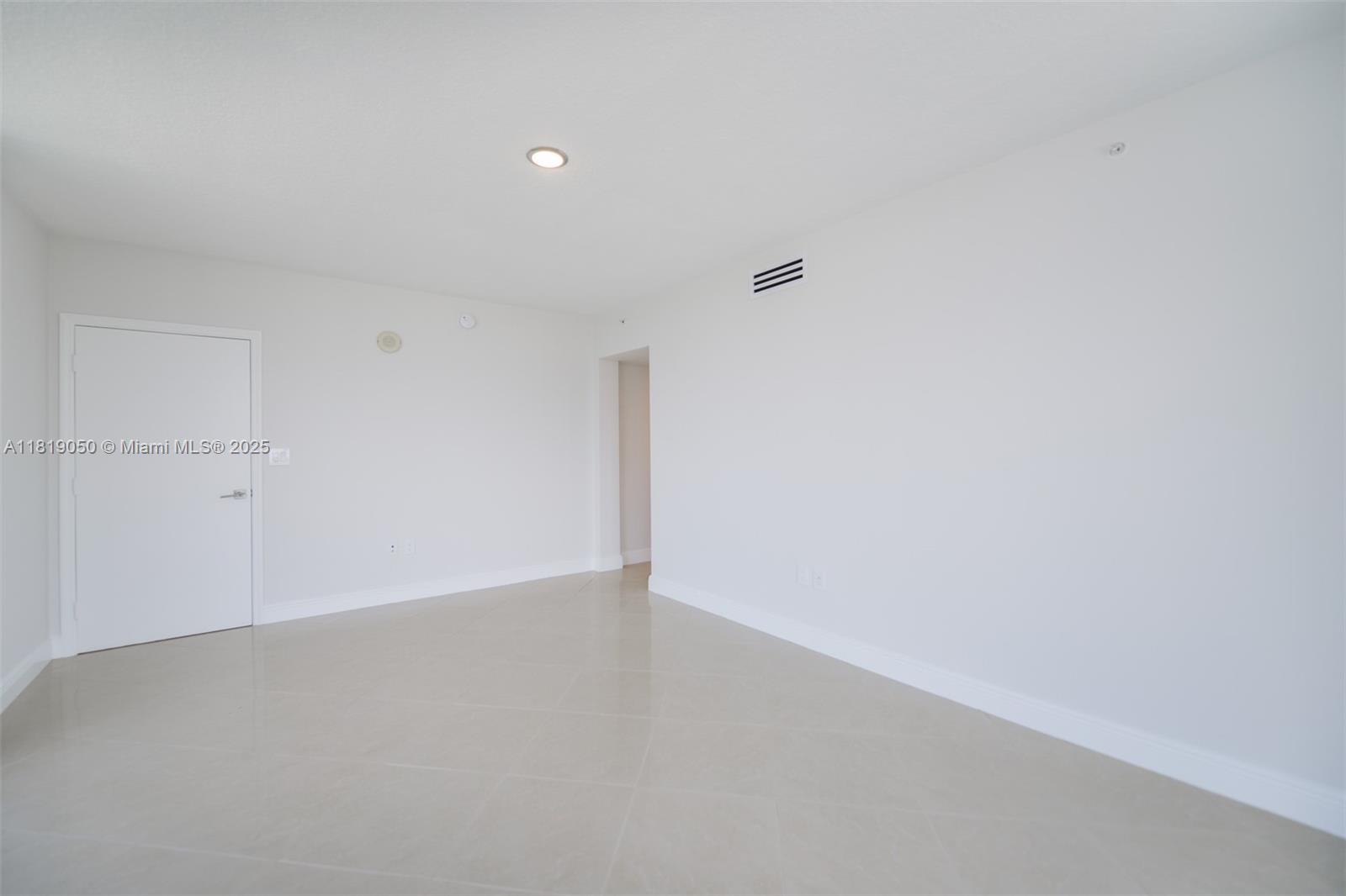 Sunny Isles Beach, Florida, 33160, United States, 2 Bedrooms Bedrooms, ,2 BathroomsBathrooms,Residential,For Sale,1991948