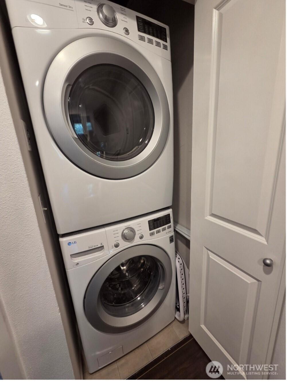 EVERETT, Washington, 98208, United States, 2 Bedrooms Bedrooms, ,3 BathroomsBathrooms,Residential,For Sale,1948588