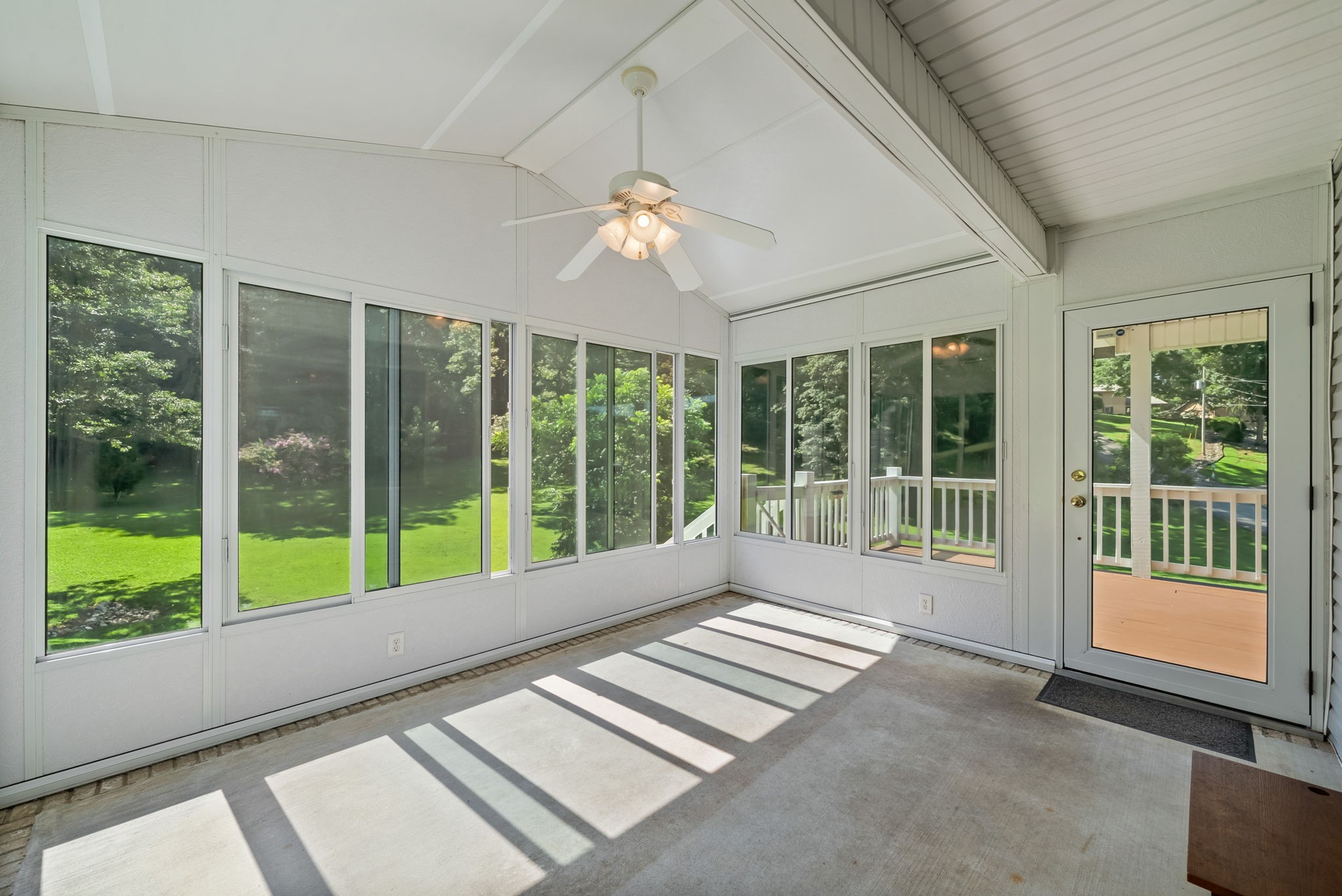 Cadiz, Kentucky, 42211, United States, 4 Bedrooms Bedrooms, ,3 BathroomsBathrooms,Residential,For Sale,1977115