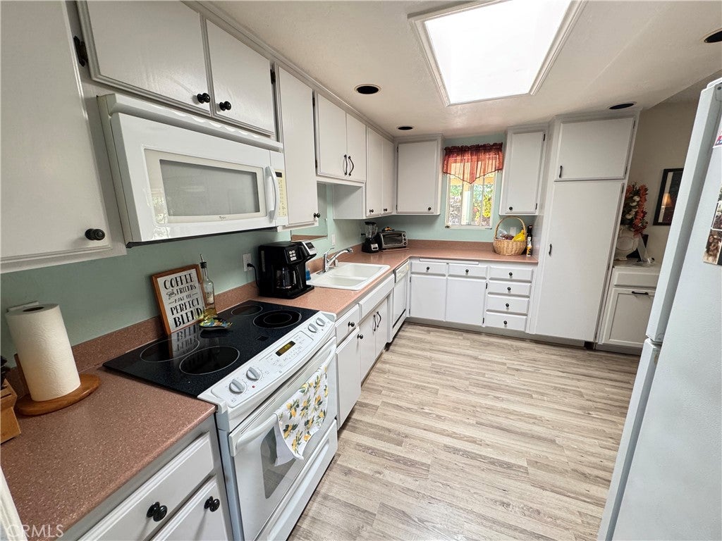 Escondido, California, 92026, United States, 4 Bedrooms Bedrooms, ,3 BathroomsBathrooms,Residential,For Sale,1977557