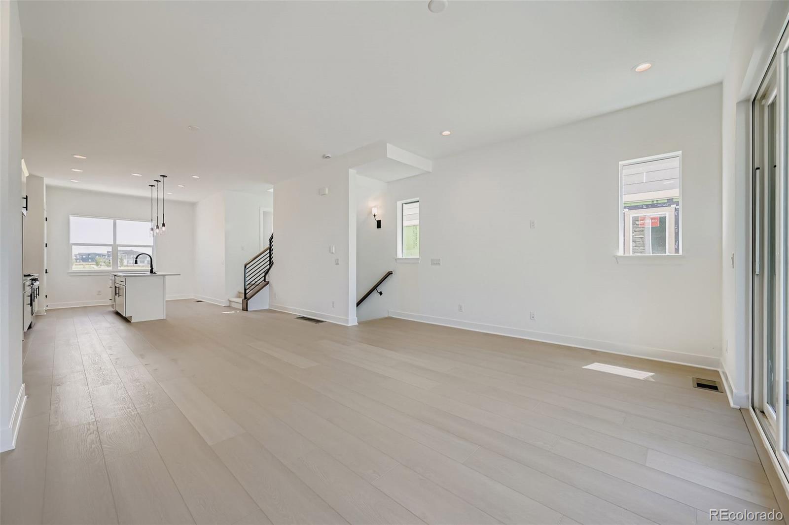 Aurora, Colorado, 80019, United States, 4 Bedrooms Bedrooms, ,3 BathroomsBathrooms,Residential,For Sale,1958574