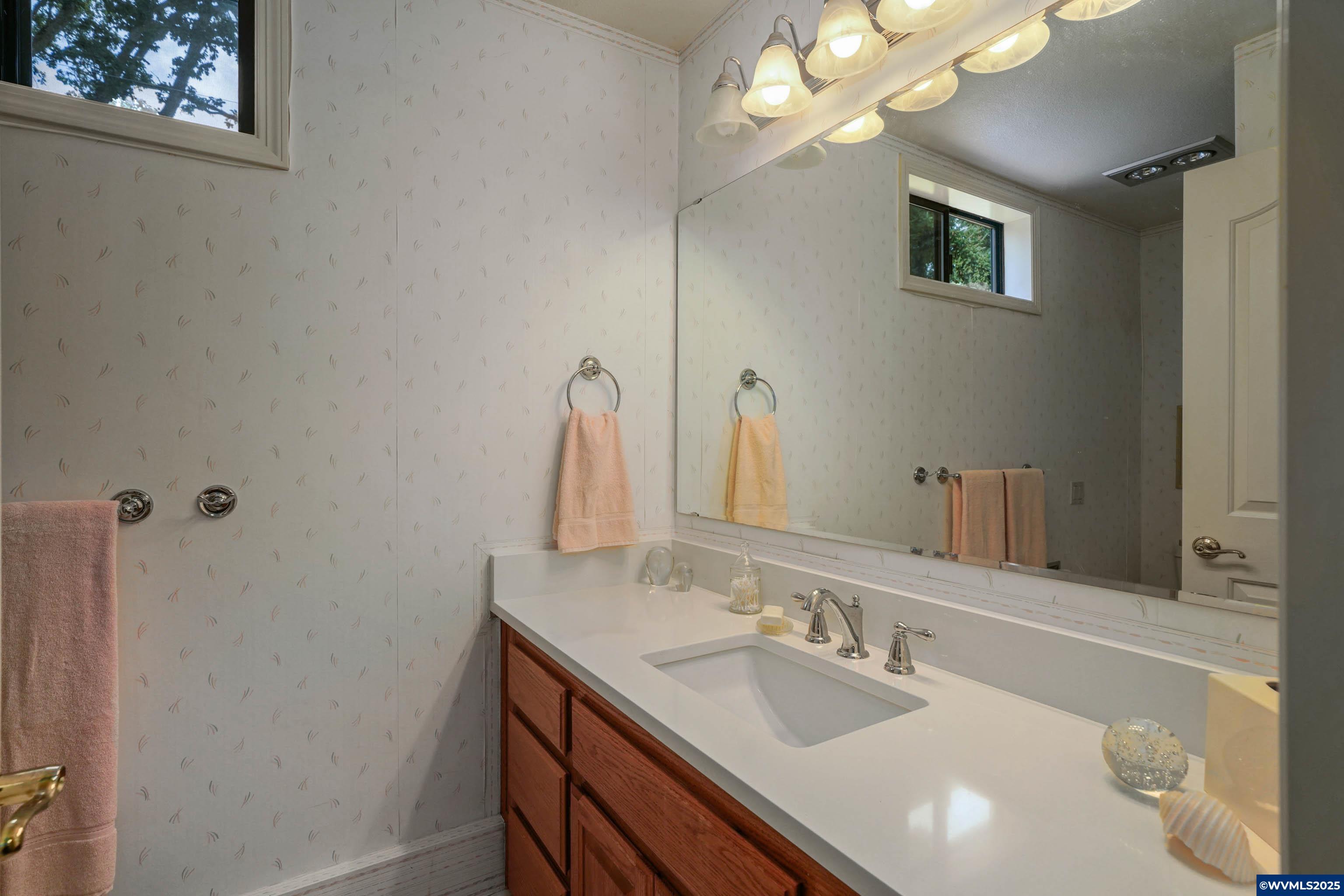 Salem, Oregon, 97302, United States, 5 Bedrooms Bedrooms, ,4 BathroomsBathrooms,Residential,For Sale,1906348