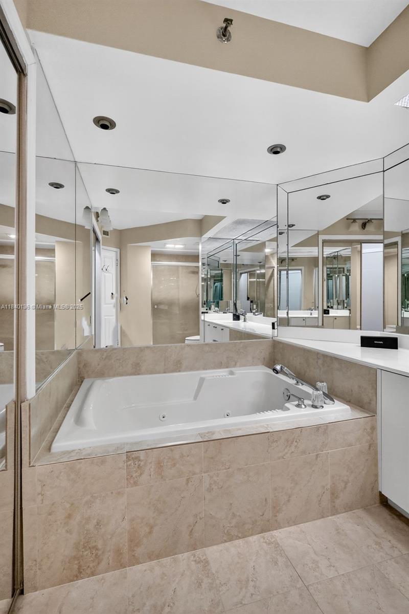 Aventura, Florida, 33180, United States, 2 Bedrooms Bedrooms, ,2 BathroomsBathrooms,Residential,For Sale,1898745