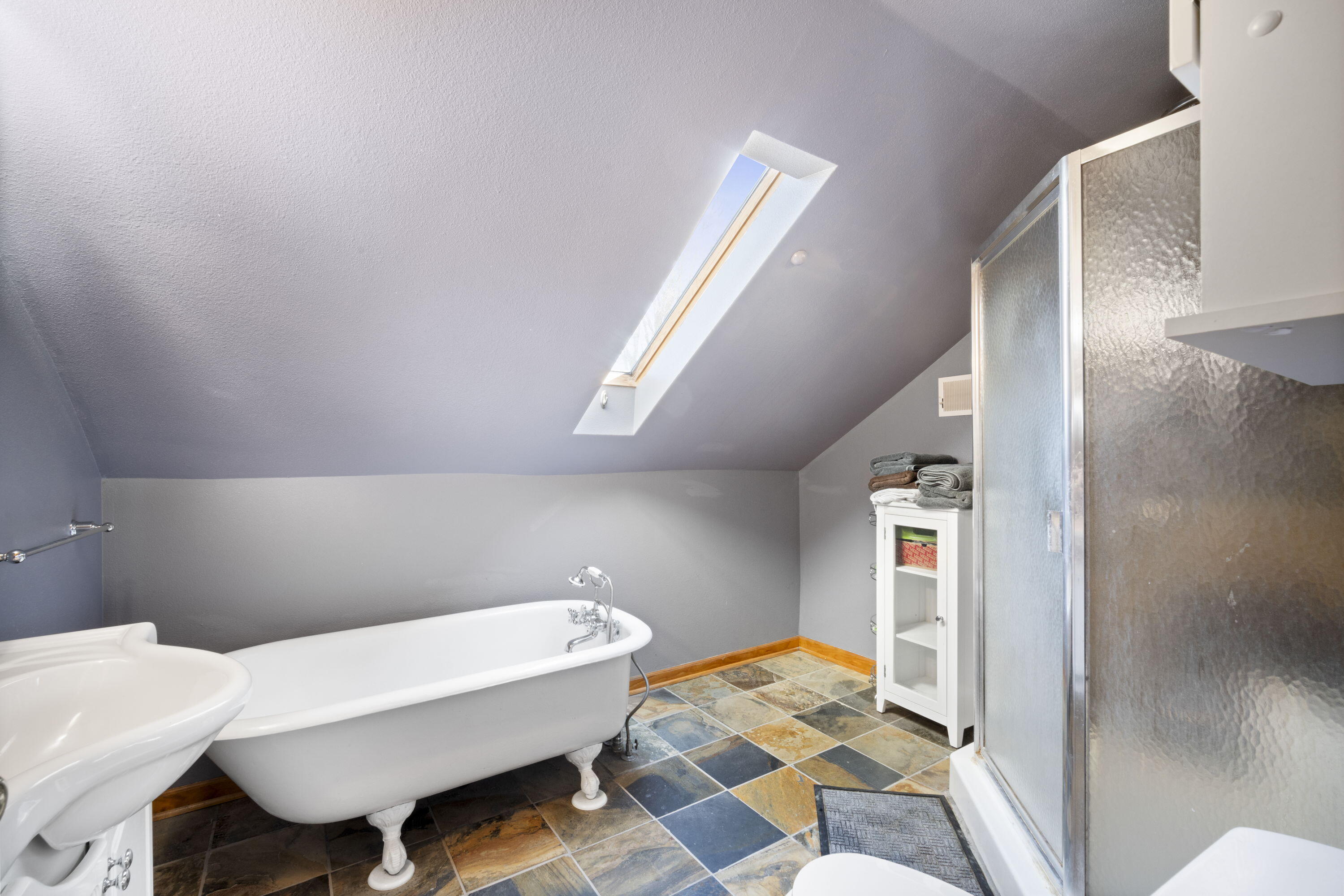 Milwaukee, Wisconsin, 53202, United States, 3 Bedrooms Bedrooms, ,3 BathroomsBathrooms,Residential,For Sale,1916050