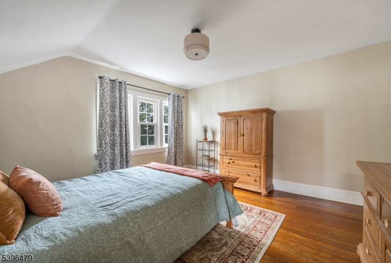 West Milford Twp., New Jersey, 07421, United States, 4 Bedrooms Bedrooms, ,3 BathroomsBathrooms,Residential,For Sale,1992089