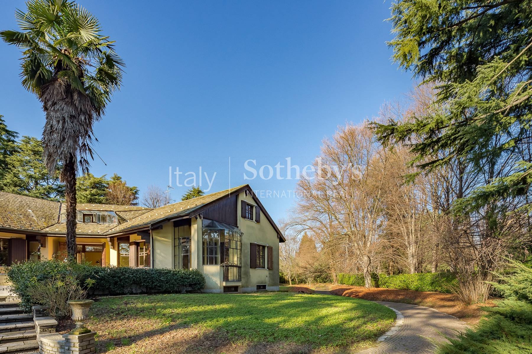  Villa with park and swimming pool in Carimate - 物件實景