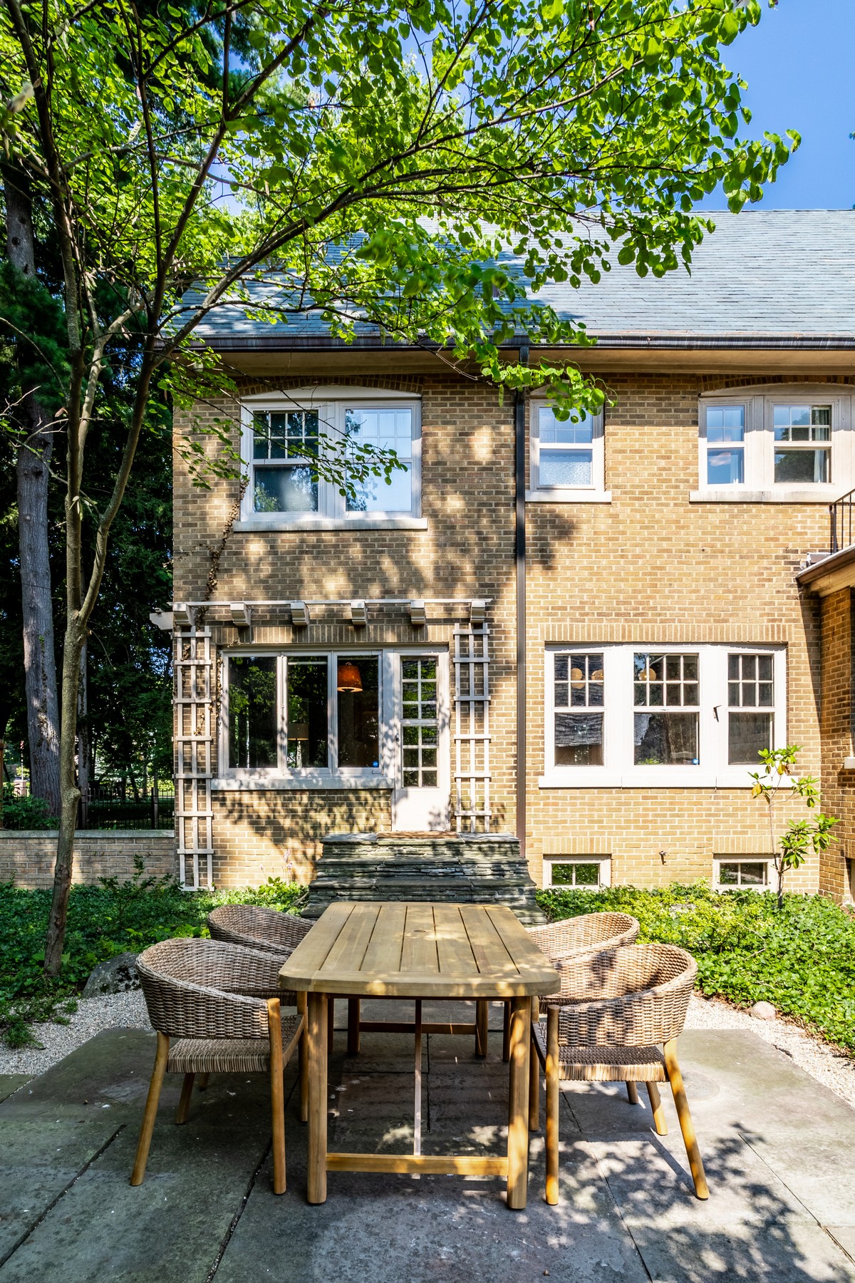  Gated English Tudor Home on One of the Most Desirable Blocks in Meridian Kessler - 物件實景