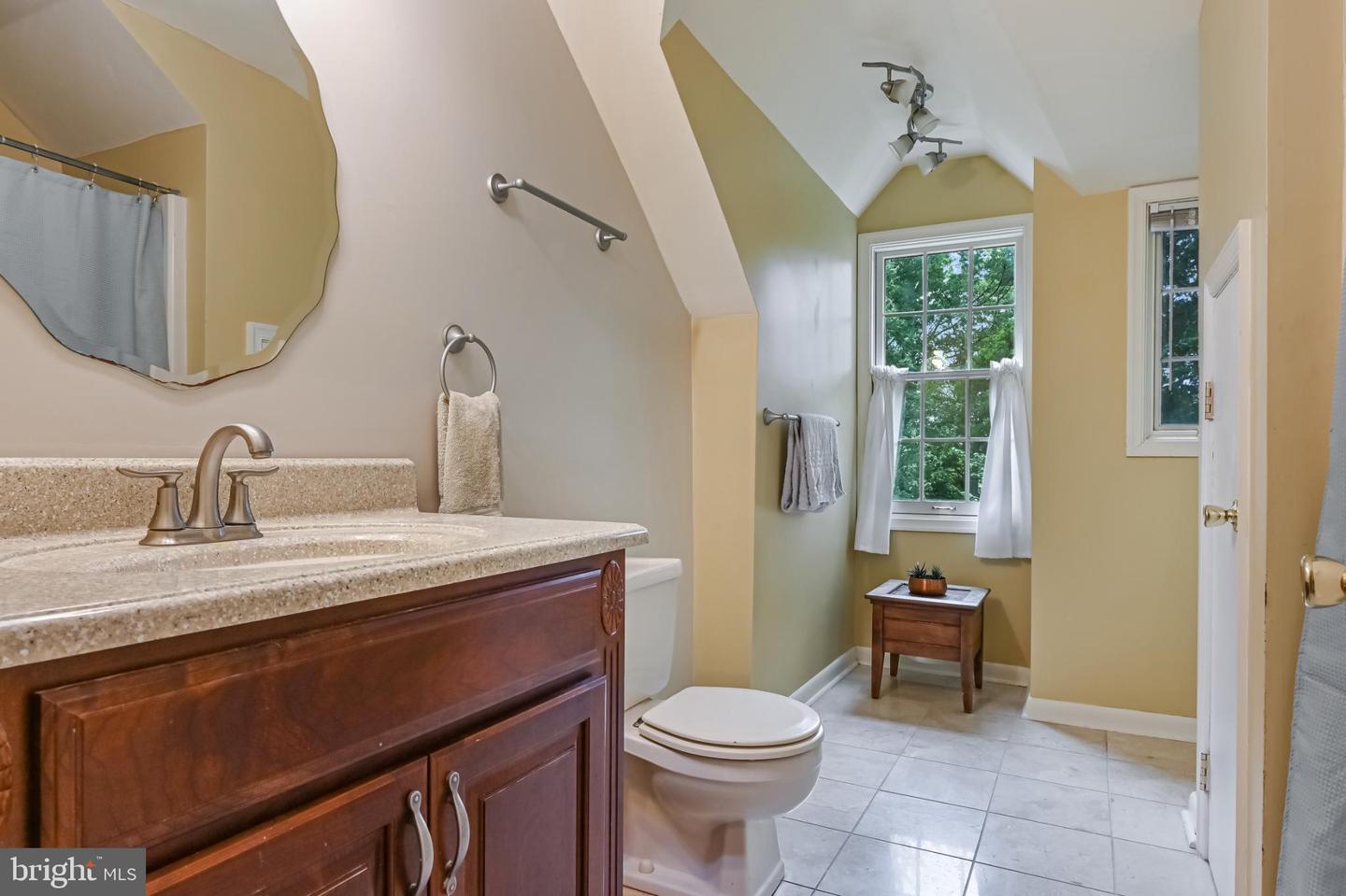 Easton, Maryland, 21601, United States, 5 Bedrooms Bedrooms, ,4 BathroomsBathrooms,Residential,For Sale,2002273