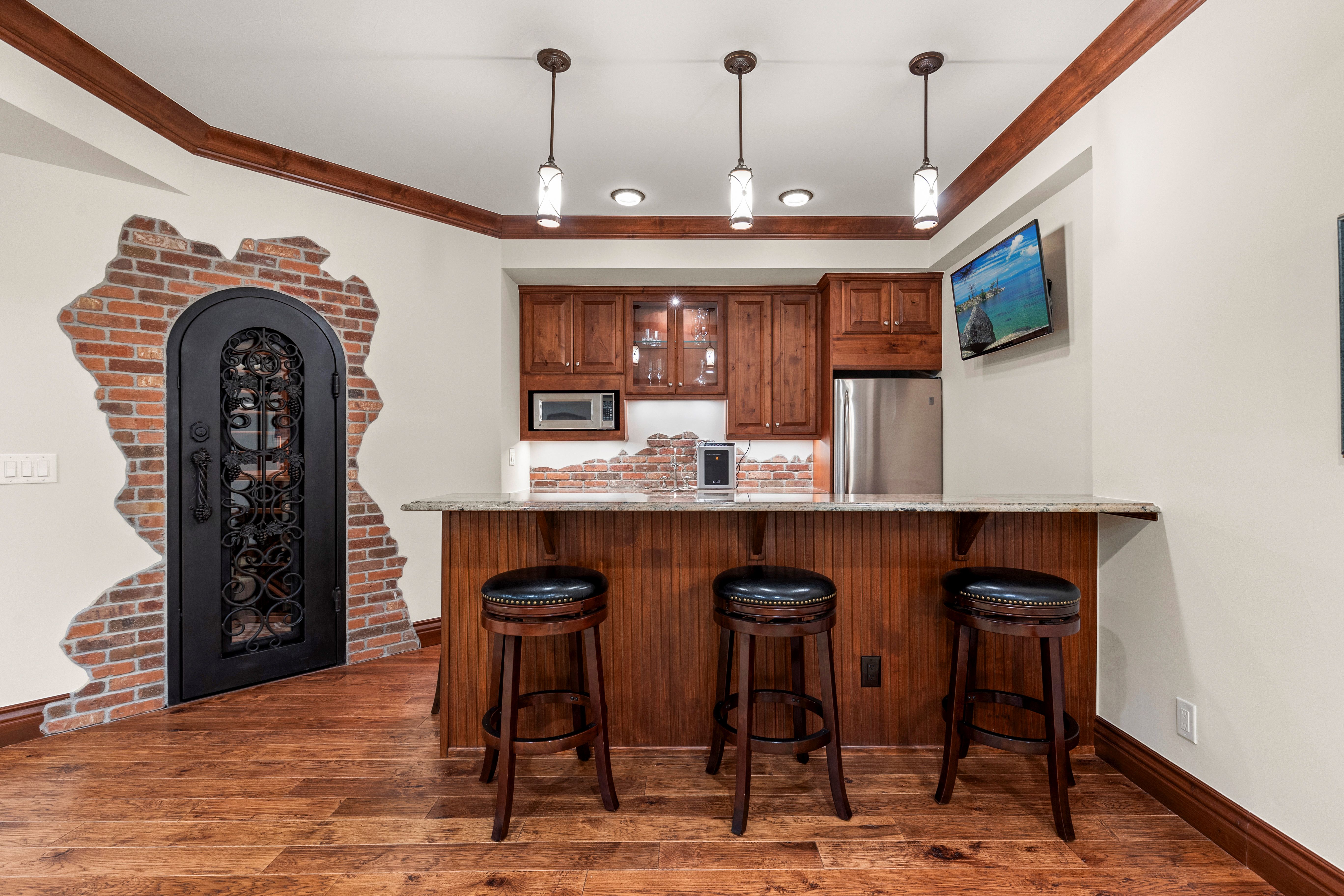  LUXURY LIVING IN LOWRY TIMELESS ENGLISH TUDOR EXPANSIVE LOT ON 6TH AVENUE PKWY - 物件實景