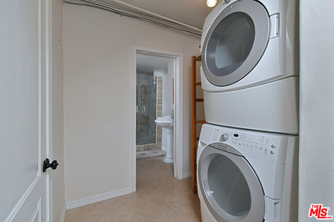 Los Angeles, California, 90077, United States, 3 Bedrooms Bedrooms, ,2 BathroomsBathrooms,Residential,For Sale,1901054