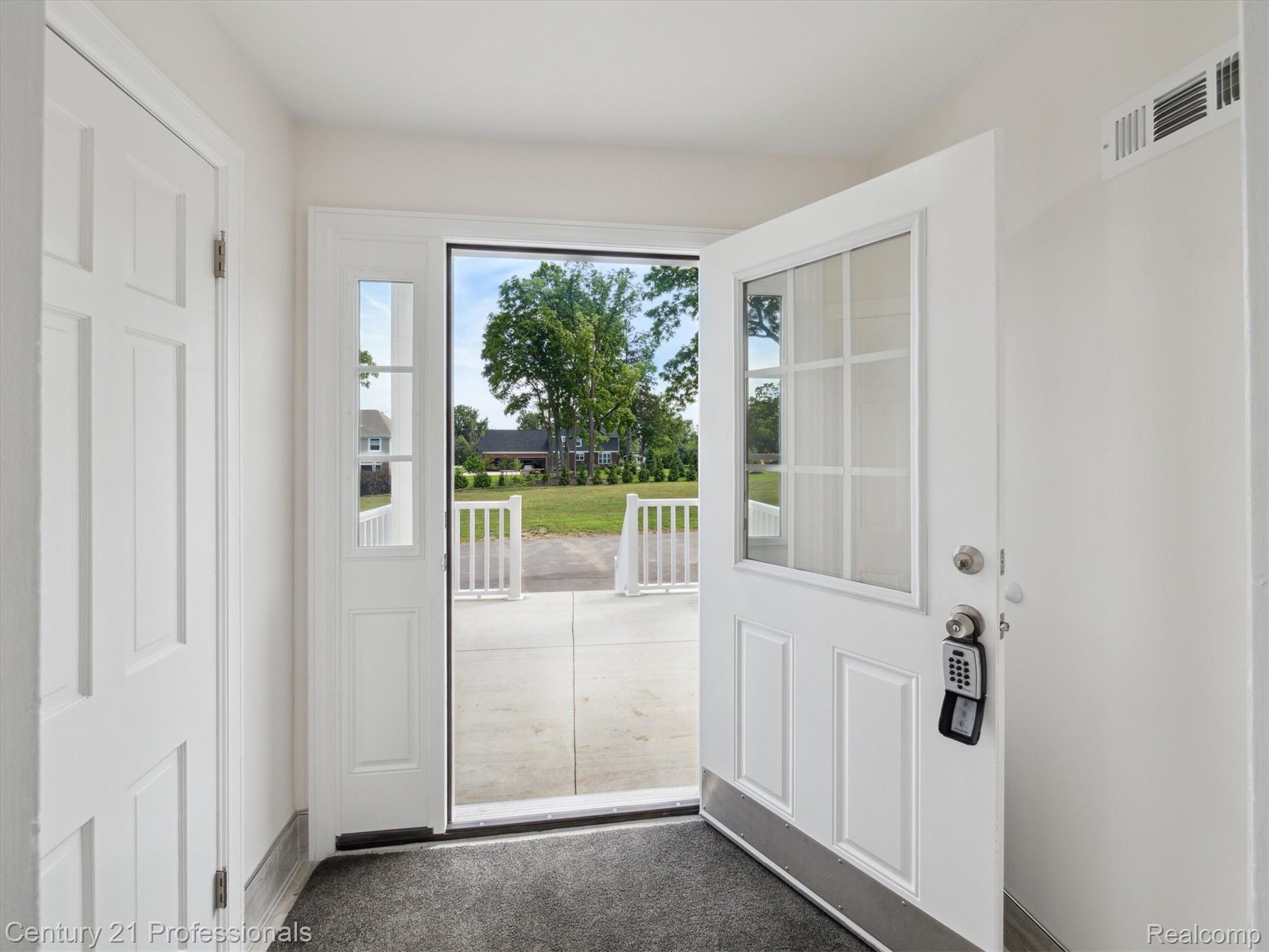 FarmingtonHills, Michigan, 48167, United States, 4 Bedrooms Bedrooms, ,4 BathroomsBathrooms,Residential,For Sale,1895323