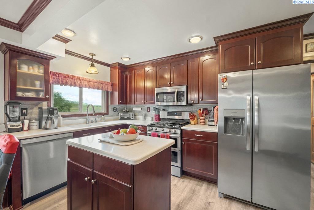 Tekoa, Washington, 99033, United States, 4 Bedrooms Bedrooms, ,2 BathroomsBathrooms,Residential,For Sale,1847399