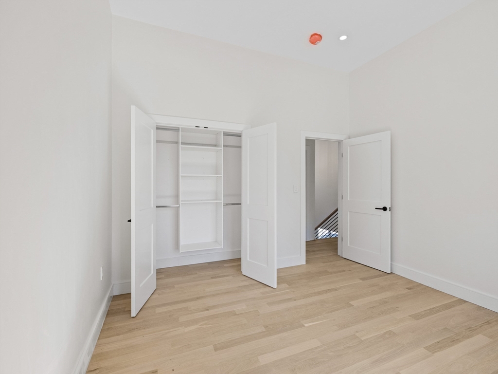 Wakefield, Massachusetts, 01880, United States, 4 Bedrooms Bedrooms, ,5 BathroomsBathrooms,Residential,For Sale,1938527