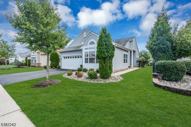 Franklin Twp., New Jersey, 08873, United States, 2 Bedrooms Bedrooms, ,2 BathroomsBathrooms,Residential,For Sale,1950059