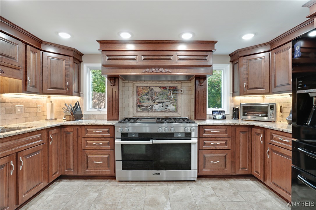Lewiston, New York, 14092, United States, 4 Bedrooms Bedrooms, ,3 BathroomsBathrooms,Residential,For Sale,1916112