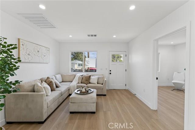 Los Angeles, California, 90044, United States, ,Residential,For Sale,1997733