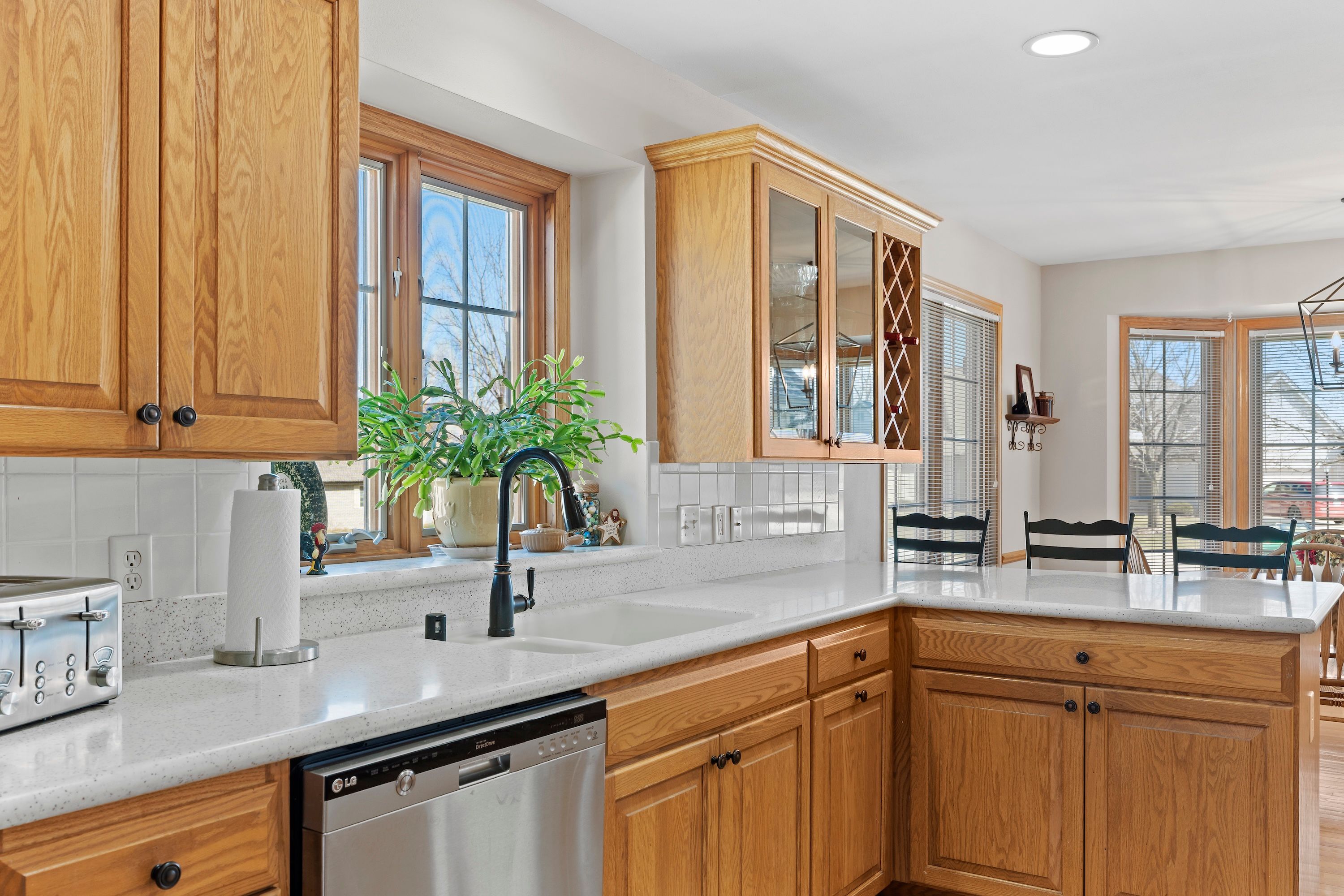  Spacious Side-by-Side Condo in Brookfield - 物件實景