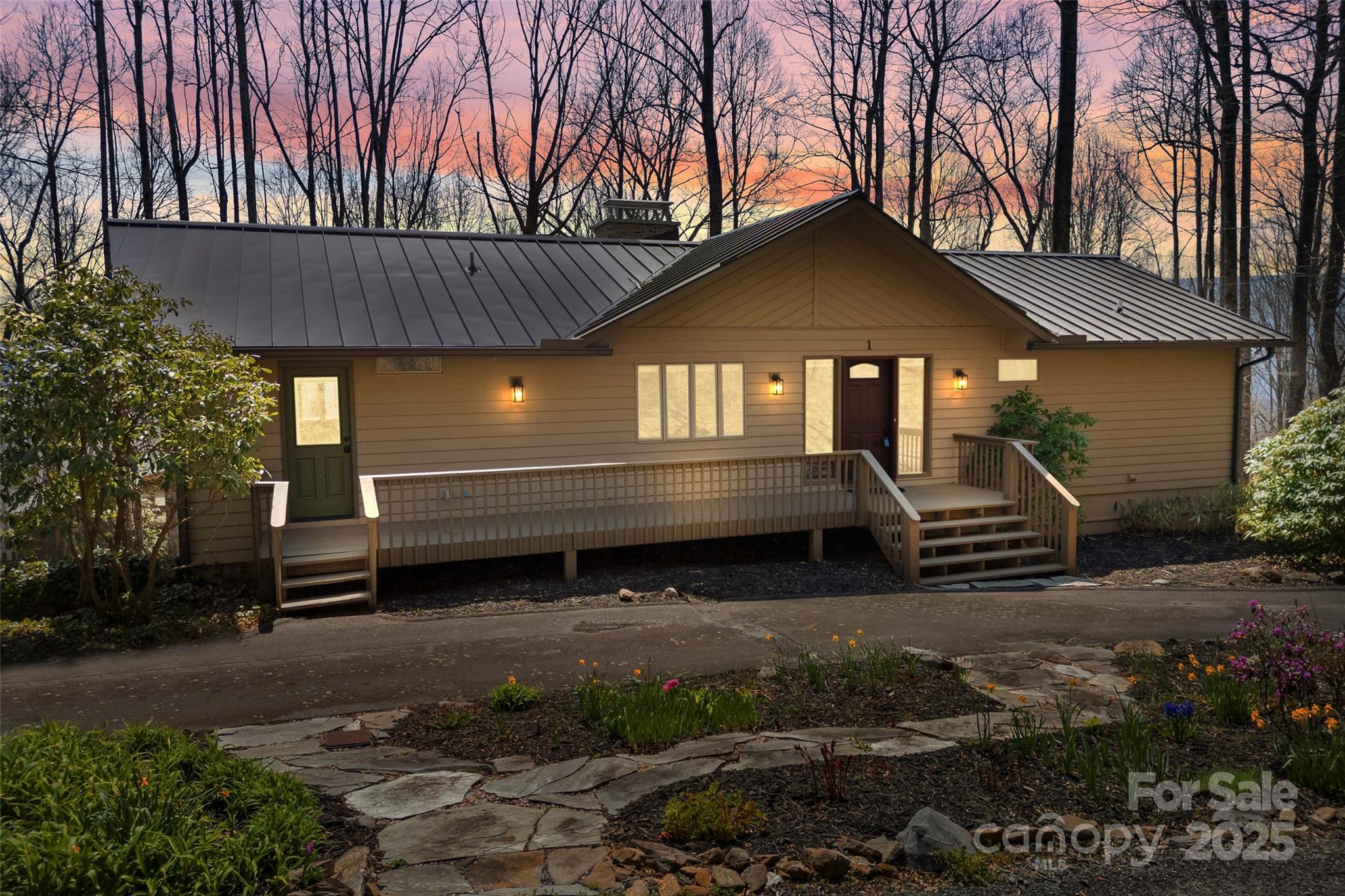 Maggie Valley, North Carolina, 28751, United States, 3 Bedrooms Bedrooms, ,3 BathroomsBathrooms,Residential,For Sale,1976067