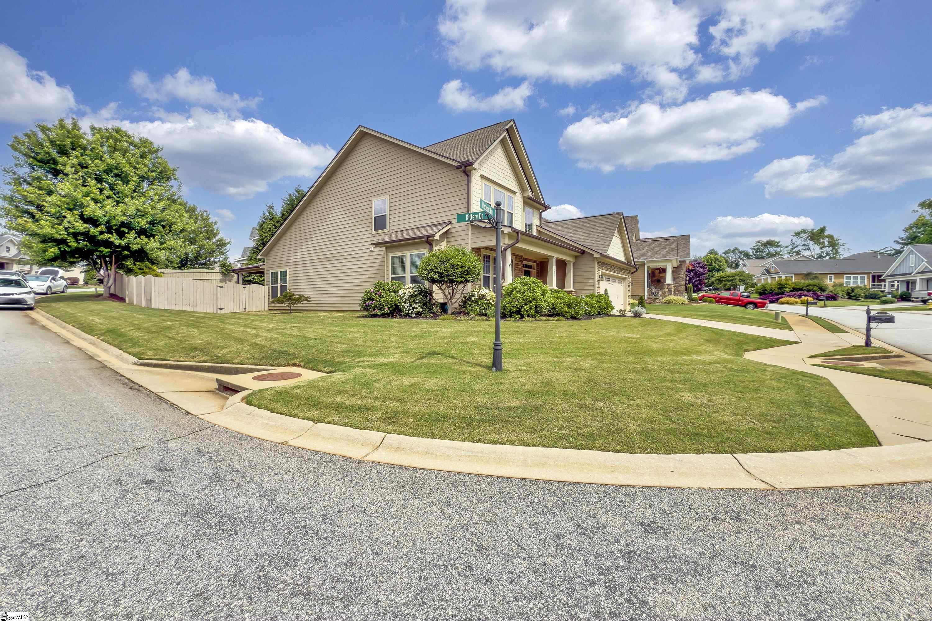 Greenville, South Carolina, 29615, United States, 5 Bedrooms Bedrooms, ,4 BathroomsBathrooms,Residential,For Sale,1827881