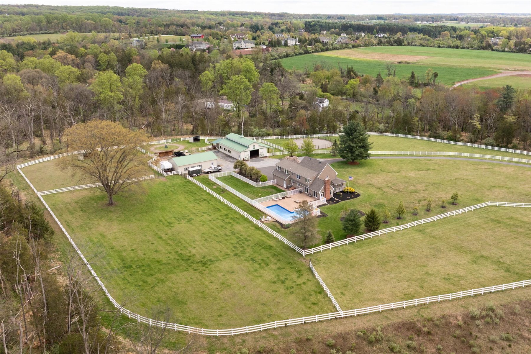  Well Maintained Colonial Home with Exceptional Equestrian Property - 物件實景