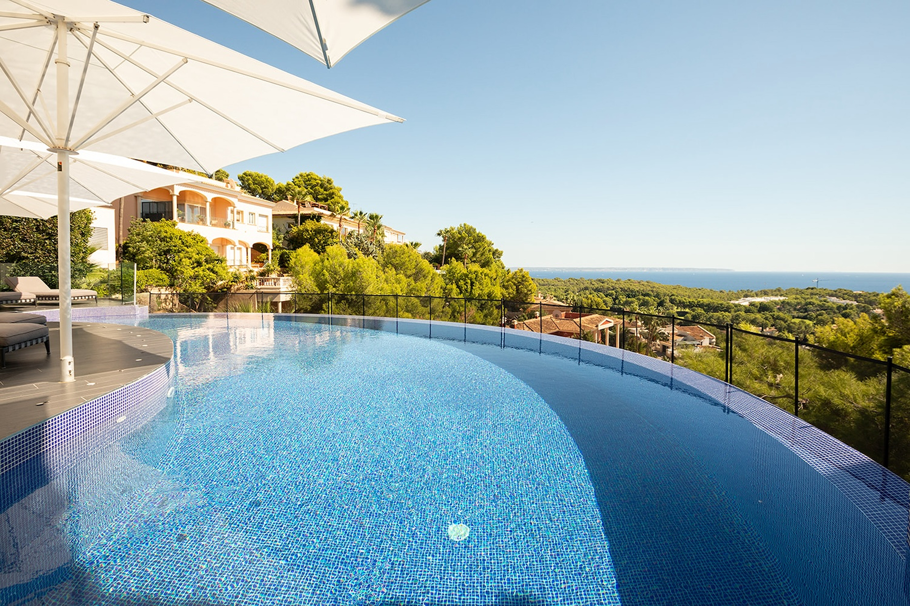  Mediterranean villa with pool and sea views in Bendinat - 物件實景