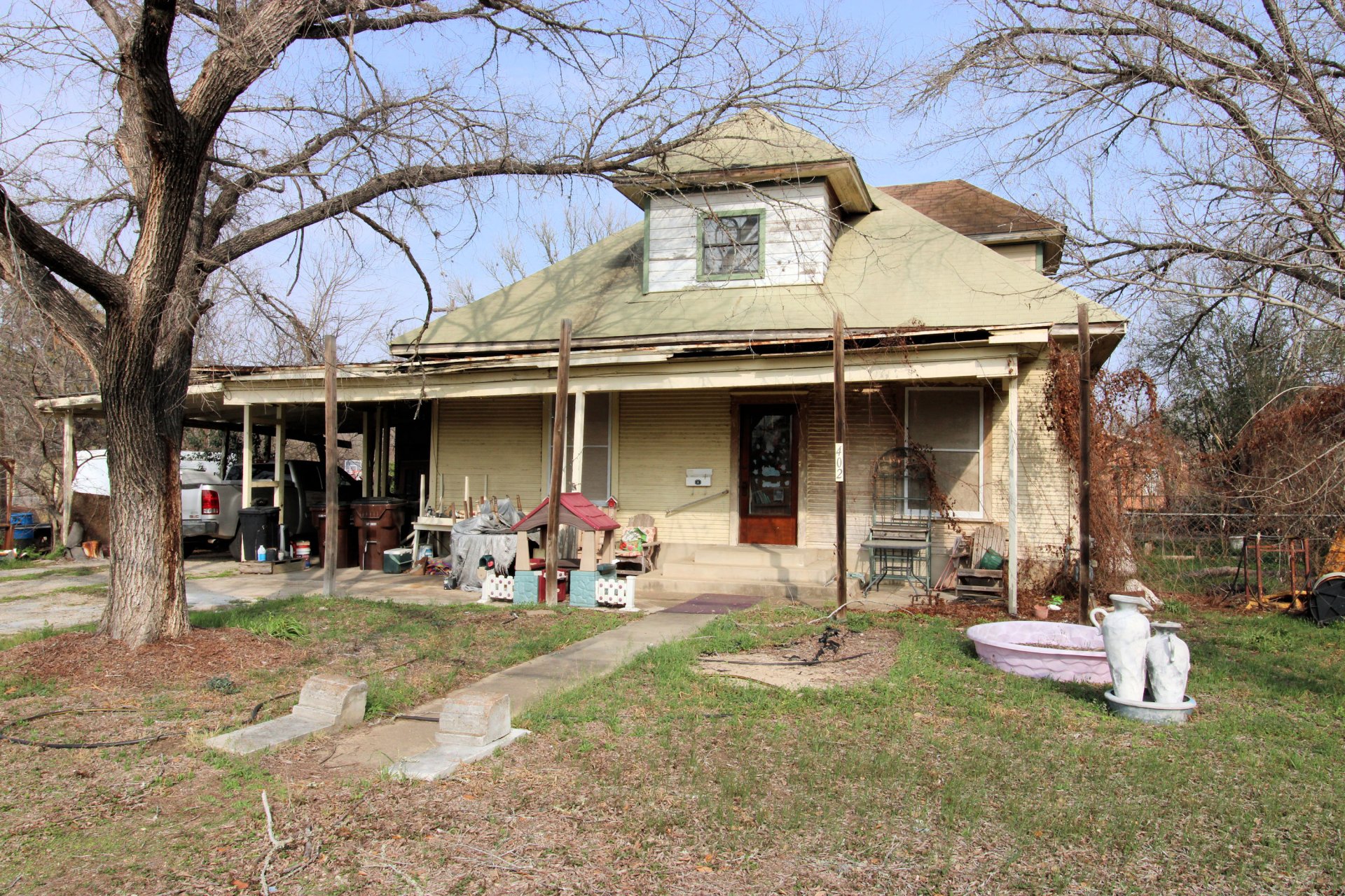 Trinity St, Lockhart, TX 78644