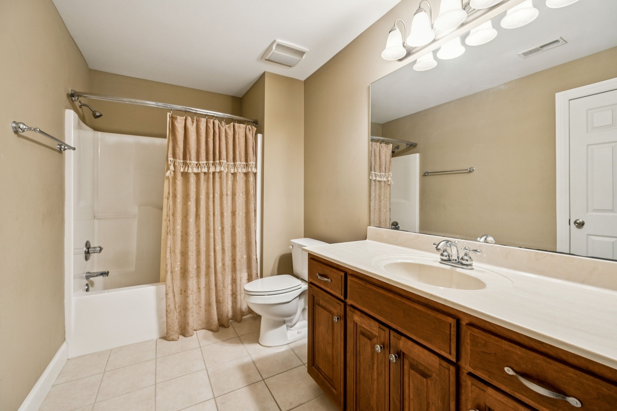 Manchester, Tennessee, 37355, United States, 4 Bedrooms Bedrooms, ,4 BathroomsBathrooms,Residential,For Sale,1937167